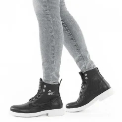 Vrouw Panama Jack Elvia