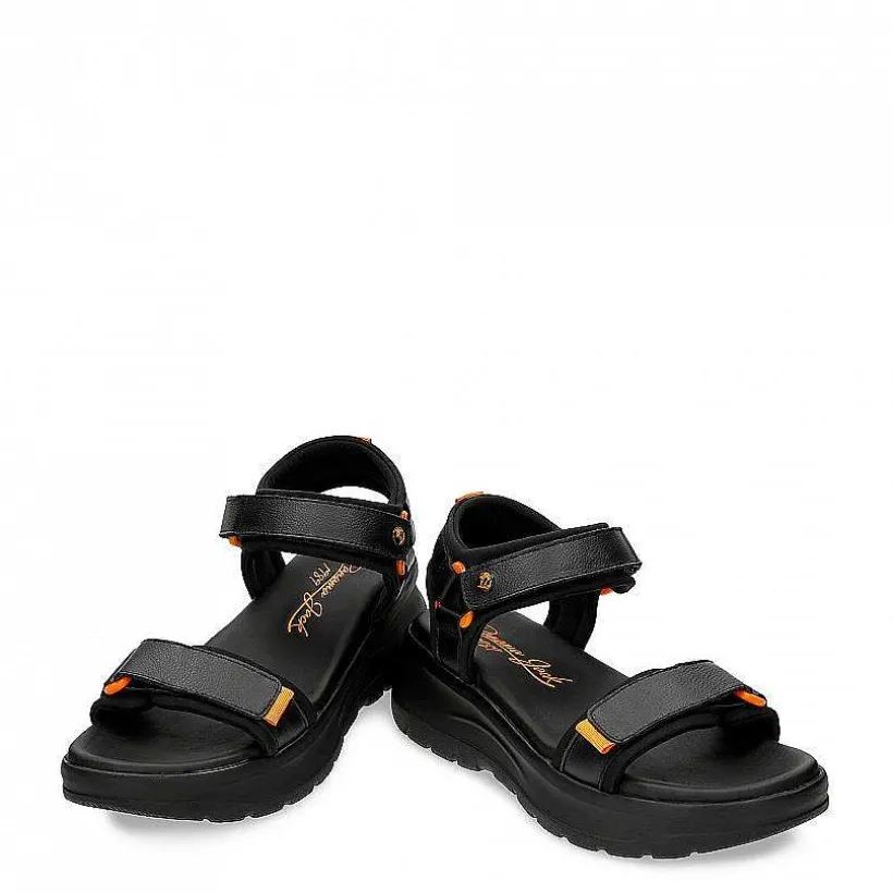 Vrouw Panama Jack Neo
