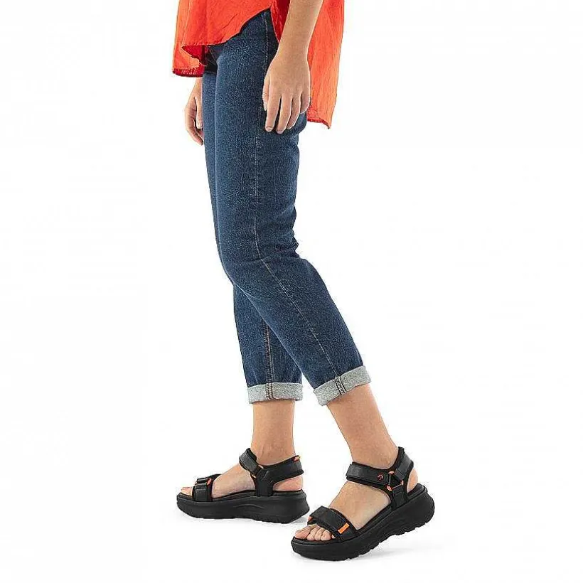 Vrouw Panama Jack Neo