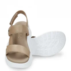 Vrouw Panama Jack Noor
