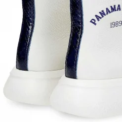 Vrouw Panama Jack Yuca